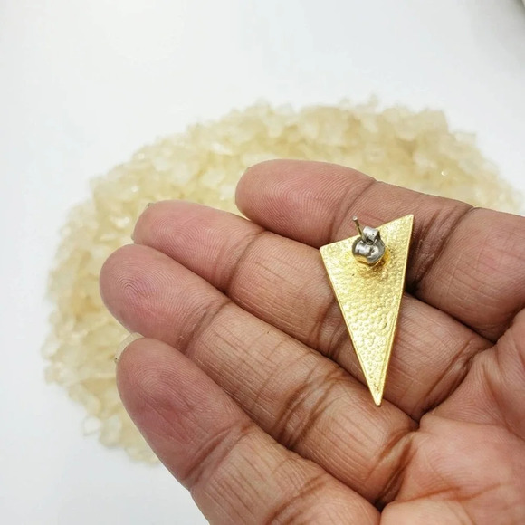 70s Triangle Earrings / Rich Lacquer Color / Pierced - Picture 4 of 4